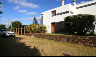 Casa en Manantiales, Punta Piedras