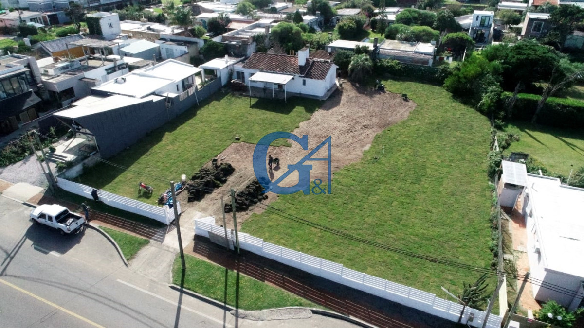 Local Comercial ID.707 - Predio único en Manantiales. 