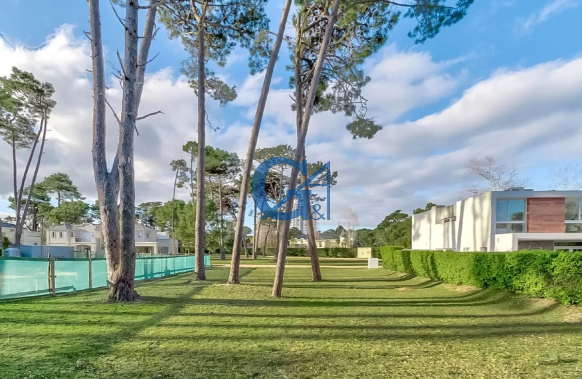 Terreno ID.2088 - Terreno en Punta del Este, Boulevard Park