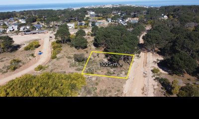 RE-VENTA Terreno listo para construir en José Ignacio  Barrio Playa Brava