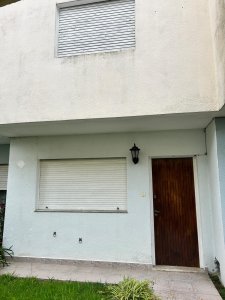Venta de  casa duplex Brazo oriental 