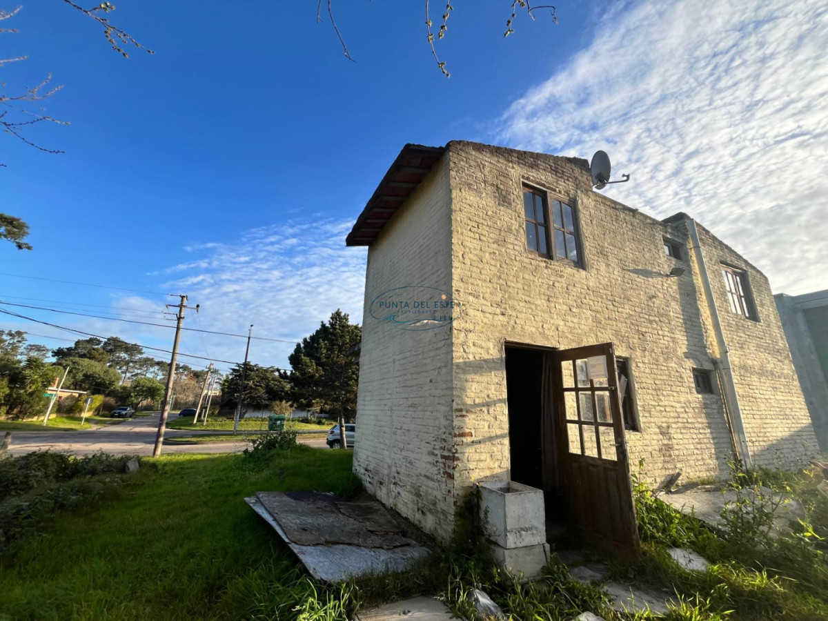 Casa ID.11 - Venta casa de 3 dormitorios Jardines de Córdoba. Punta del Este