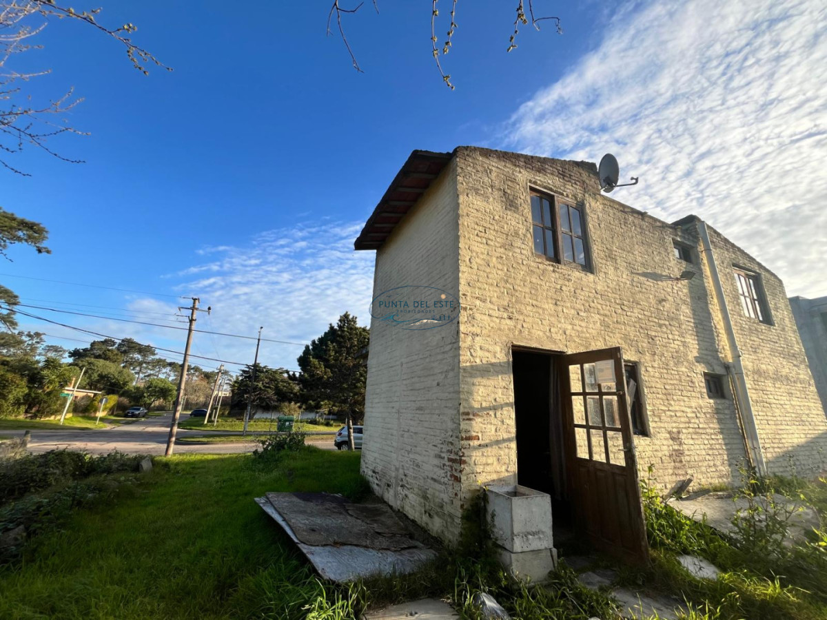 Casa ID.11 - Venta casa de 3 dormitorios Jardines de Córdoba. Punta del Este