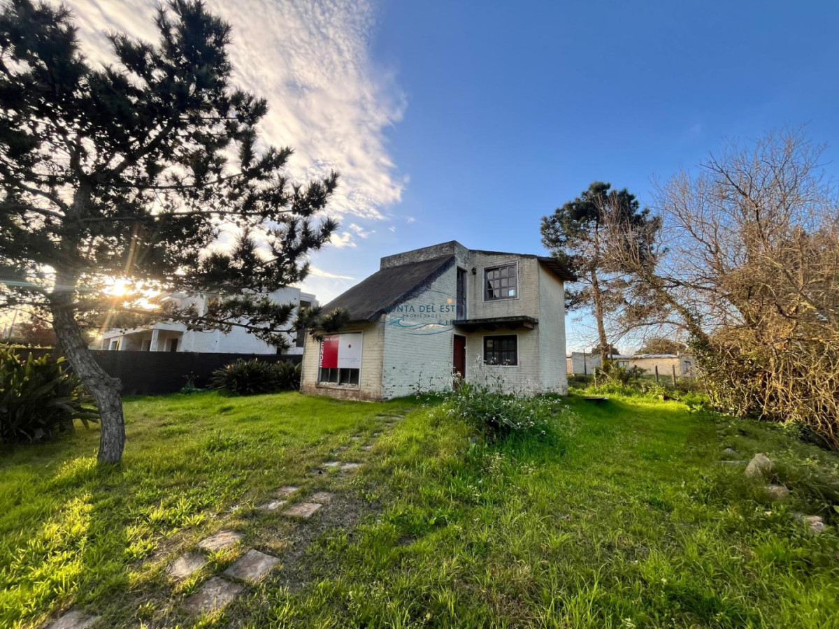 Casa ID.11 - Venta casa de 3 dormitorios Jardines de Córdoba. Punta del Este
