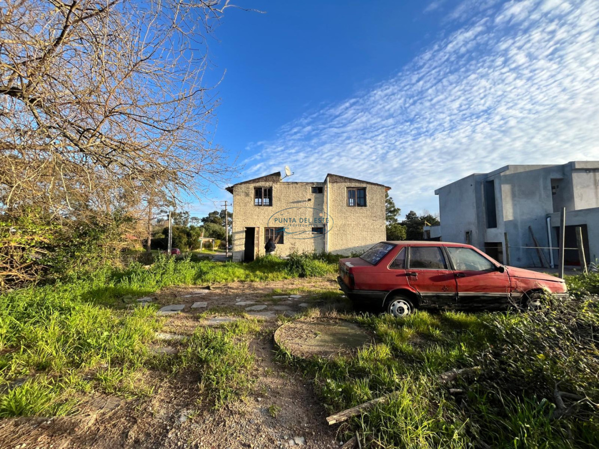 Casa ID.11 - Venta casa de 3 dormitorios Jardines de Córdoba. Punta del Este