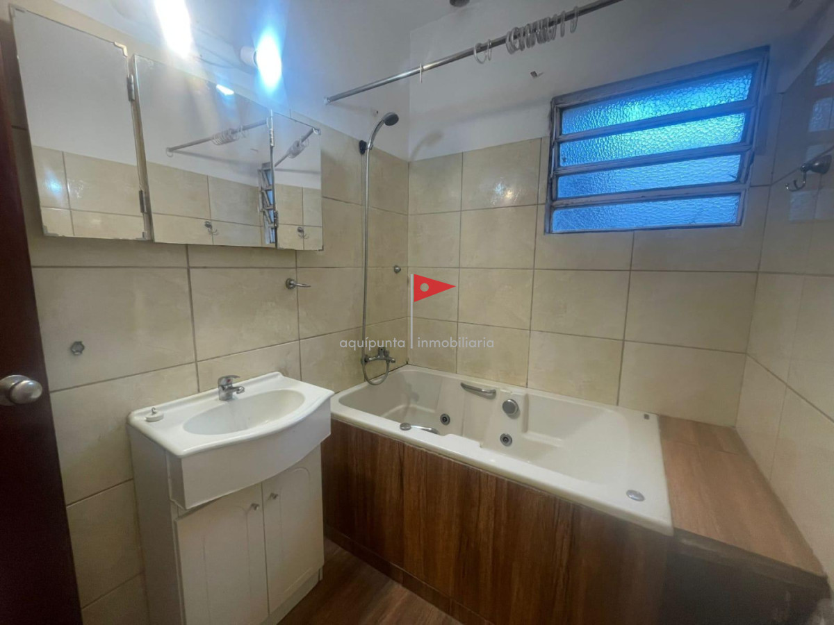 Casa ID.320 - EN VENTA casa de 4 dormitorios y 3 baños