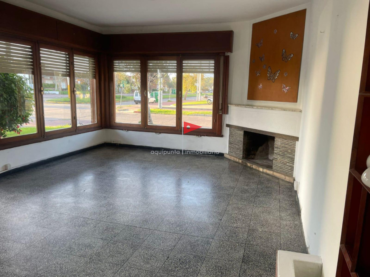Casa ID.320 - EN VENTA casa de 4 dormitorios y 3 baños