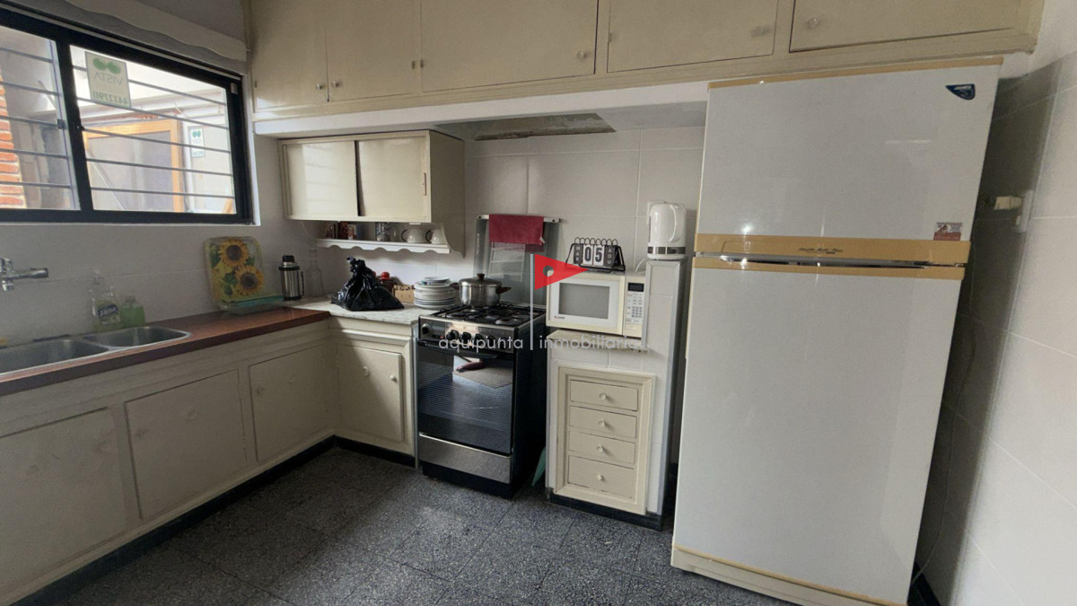 Casa ID.320 - EN VENTA casa de 4 dormitorios y 3 baños