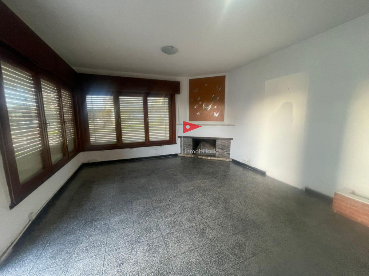 Casa ID.320 - EN VENTA casa de 4 dormitorios y 3 baños