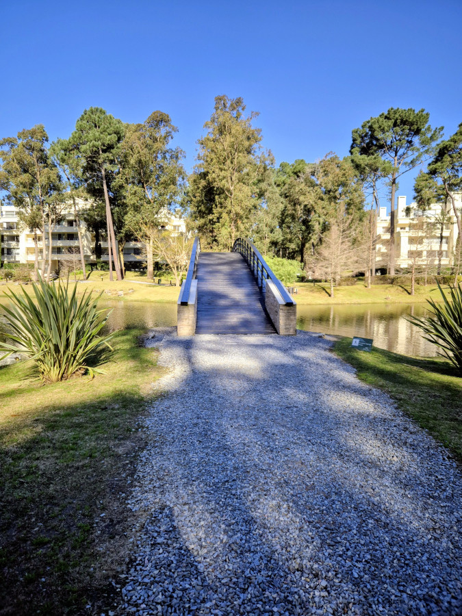 Oportunidad en complejo Solanas 