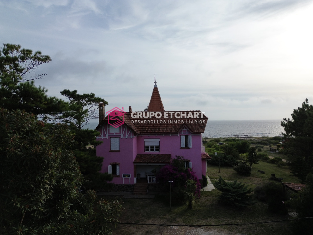 Casa ID.41 - Edificio en venta Piriápolis con 5000mt2 de terreno.