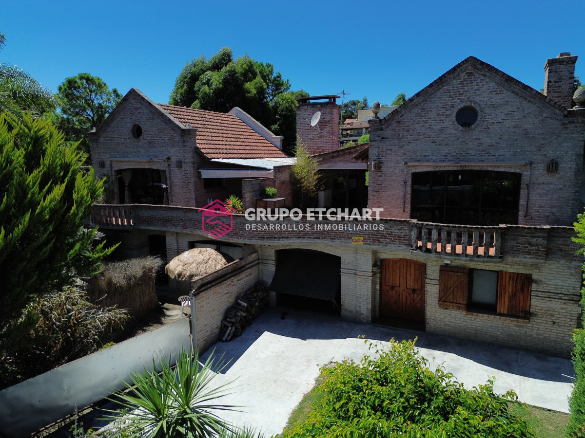 Casa ID.70 - En venta dos casas gemelas en Piriápolis 6 dormitorios y 4 baños.