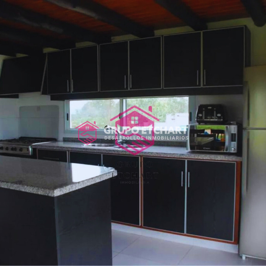 Casa ID.46 - Casa en venta Piriápolis 5 dormitorios y 2 baños.
