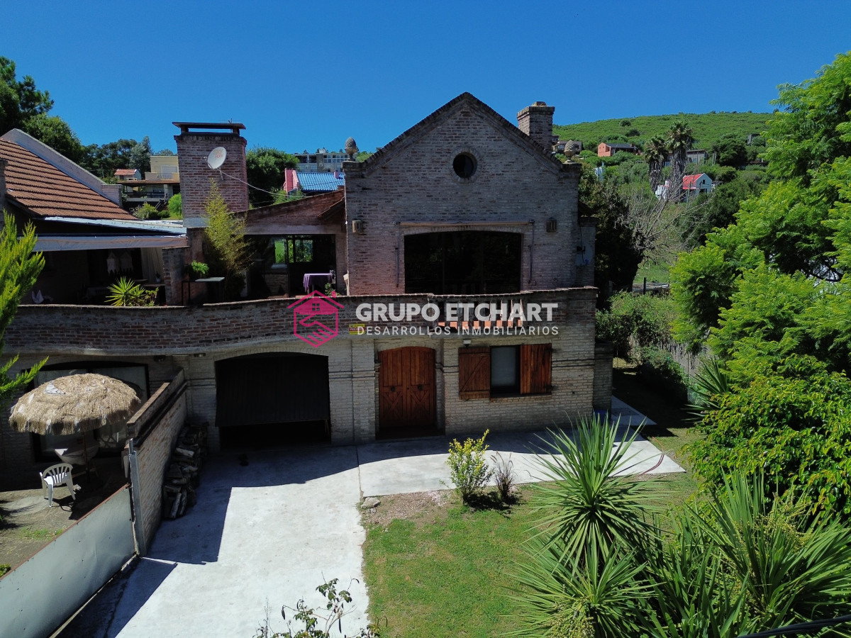 Casa ID.70 - En venta dos casas gemelas en Piriápolis 6 dormitorios y 4 baños.