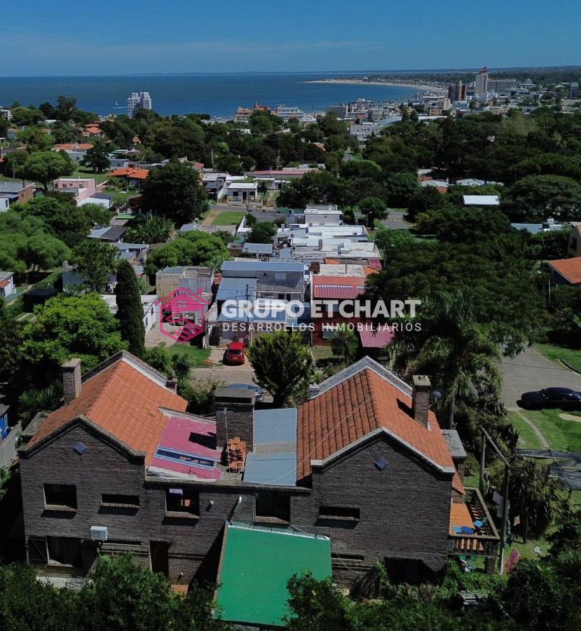 Casa ID.70 - En venta dos casas gemelas en Piriápolis 6 dormitorios y 4 baños.