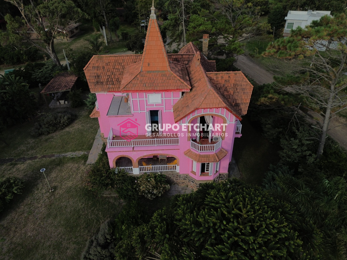 Casa ID.41 - Edificio en venta Piriápolis con 5000mt2 de terreno.