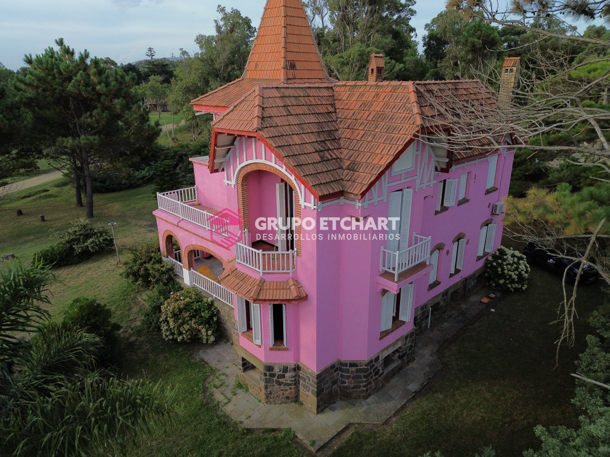 Casa ID.41 - Edificio en venta Piriápolis con 5000mt2 de terreno.