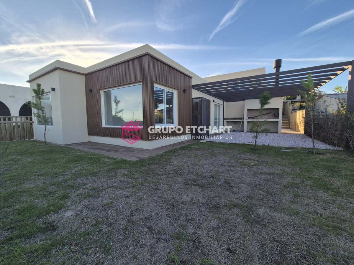 Casa ID.215 - Casa en venta Piriápolis 2 dormitorios 1 baño.