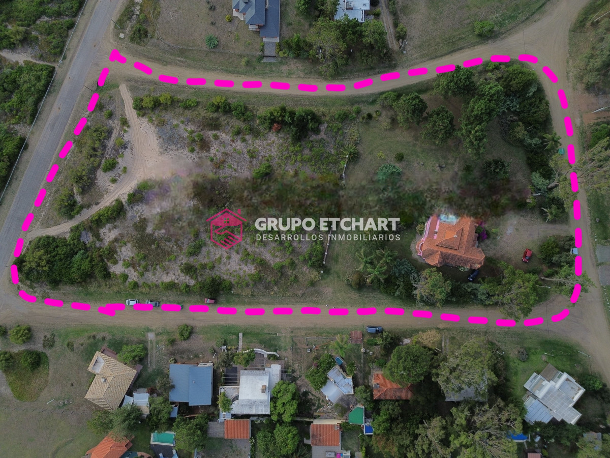 Casa ID.41 - Edificio en venta Piriápolis con 5000mt2 de terreno.