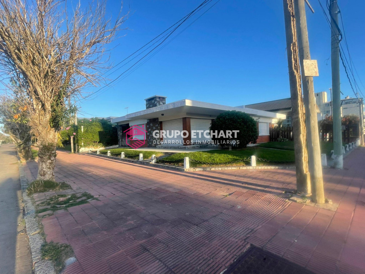 Casa ID.214 - EN VENTA casa de 4 dormitorios y 3 baños