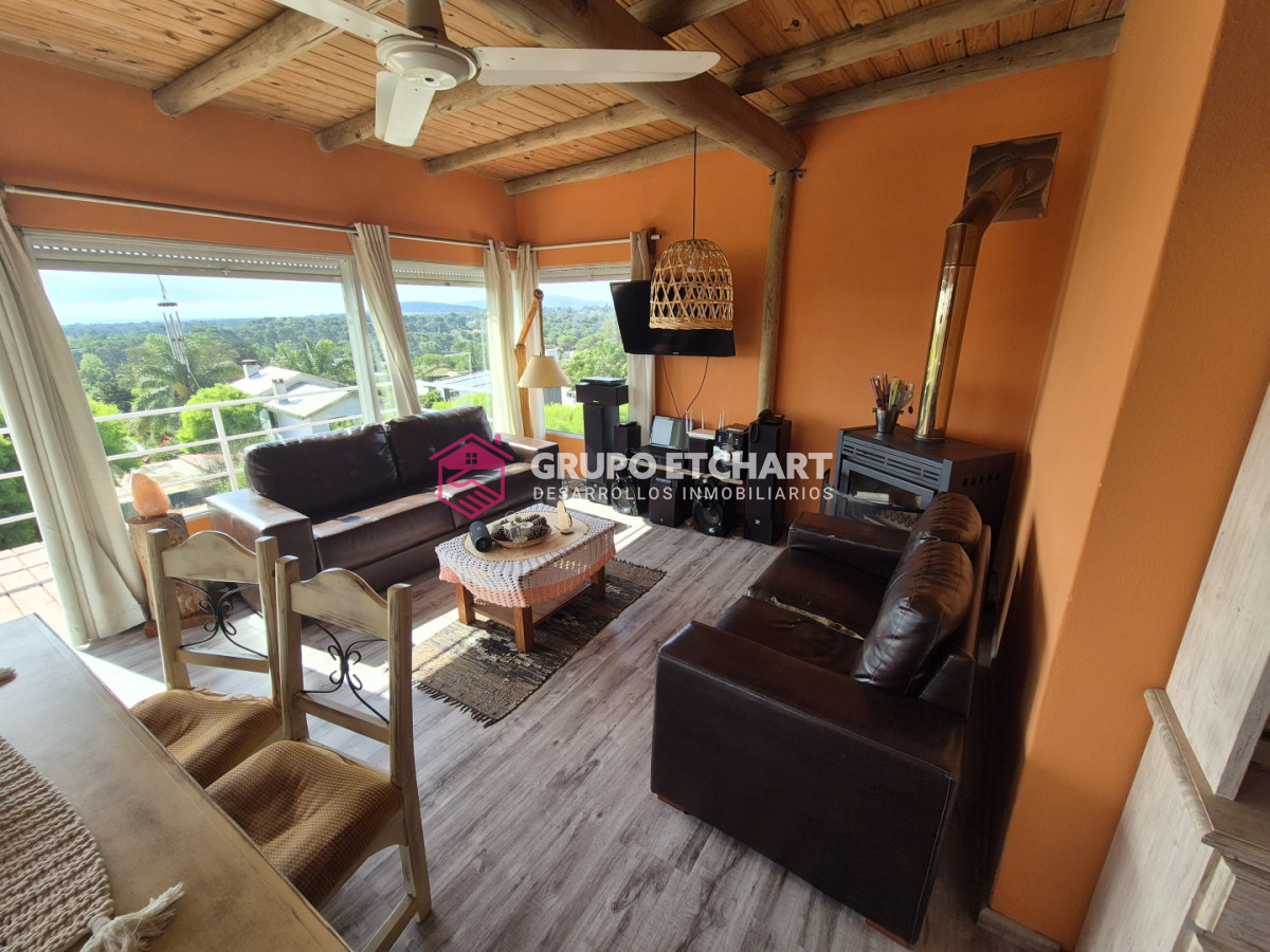 Casa ID.191 - Casa en Venta Piriápolis 5 dormitorios y 2 baños