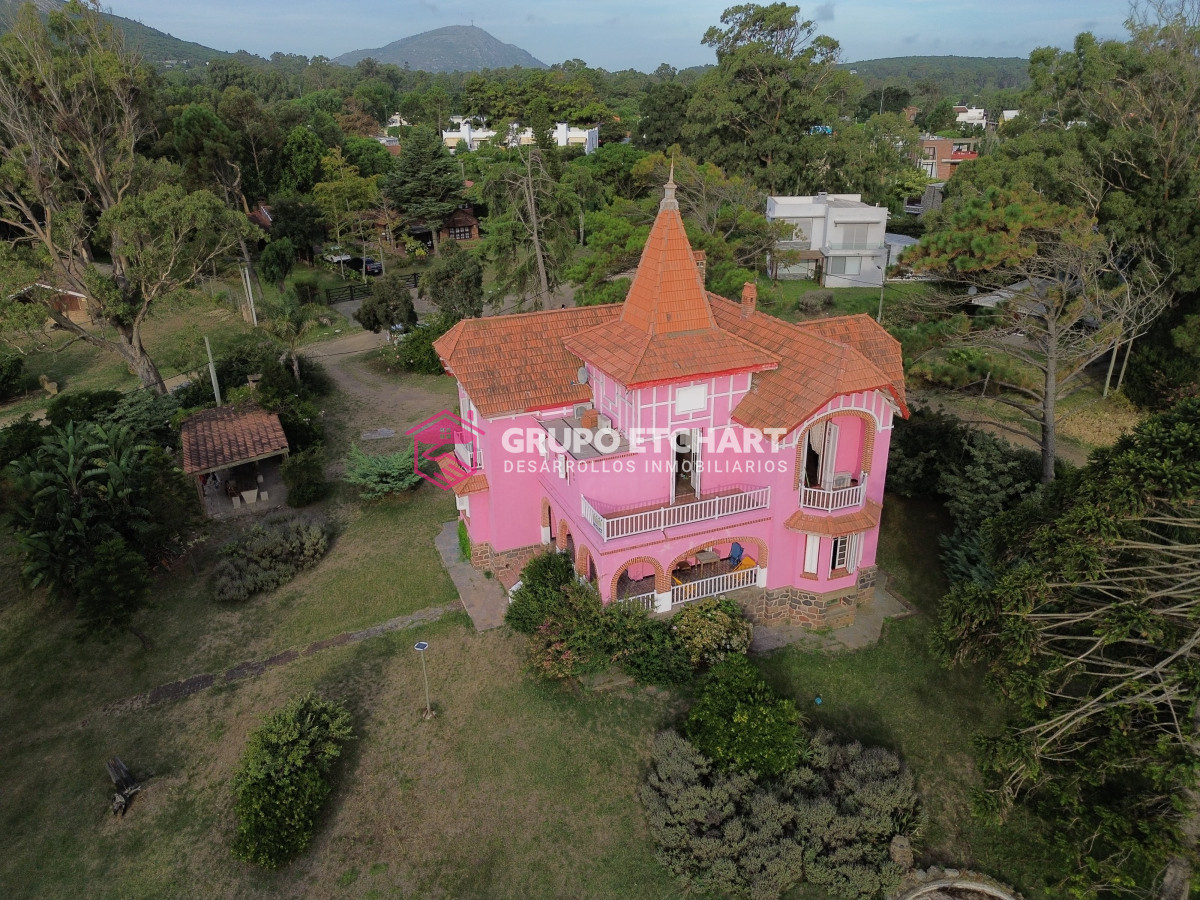 Casa ID.41 - Edificio en venta Piriápolis con 5000mt2 de terreno.