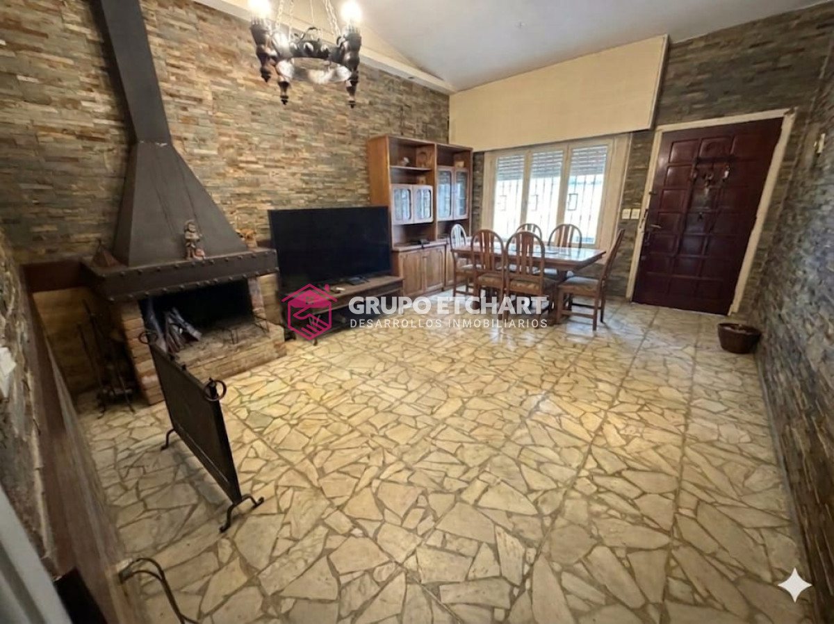 Casa ID.230 - EN VENTA casa 2 dormitorios, garage para 12 vehiculos!!!