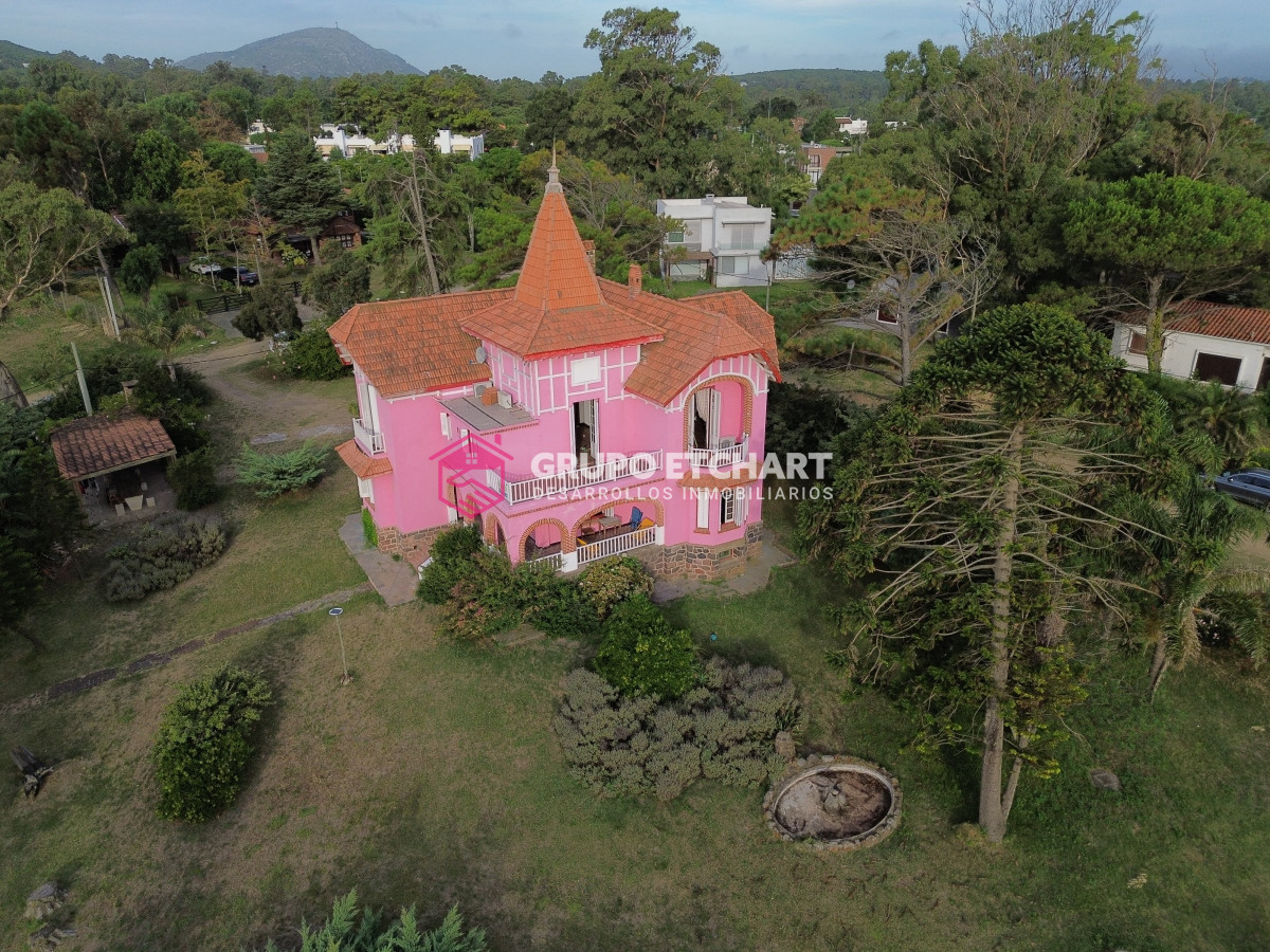 Casa ID.41 - Edificio en venta Piriápolis con 5000mt2 de terreno.