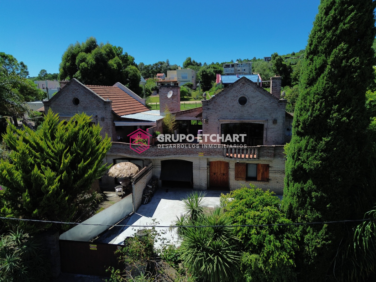 Casa ID.70 - En venta dos casas gemelas en Piriápolis 6 dormitorios y 4 baños.