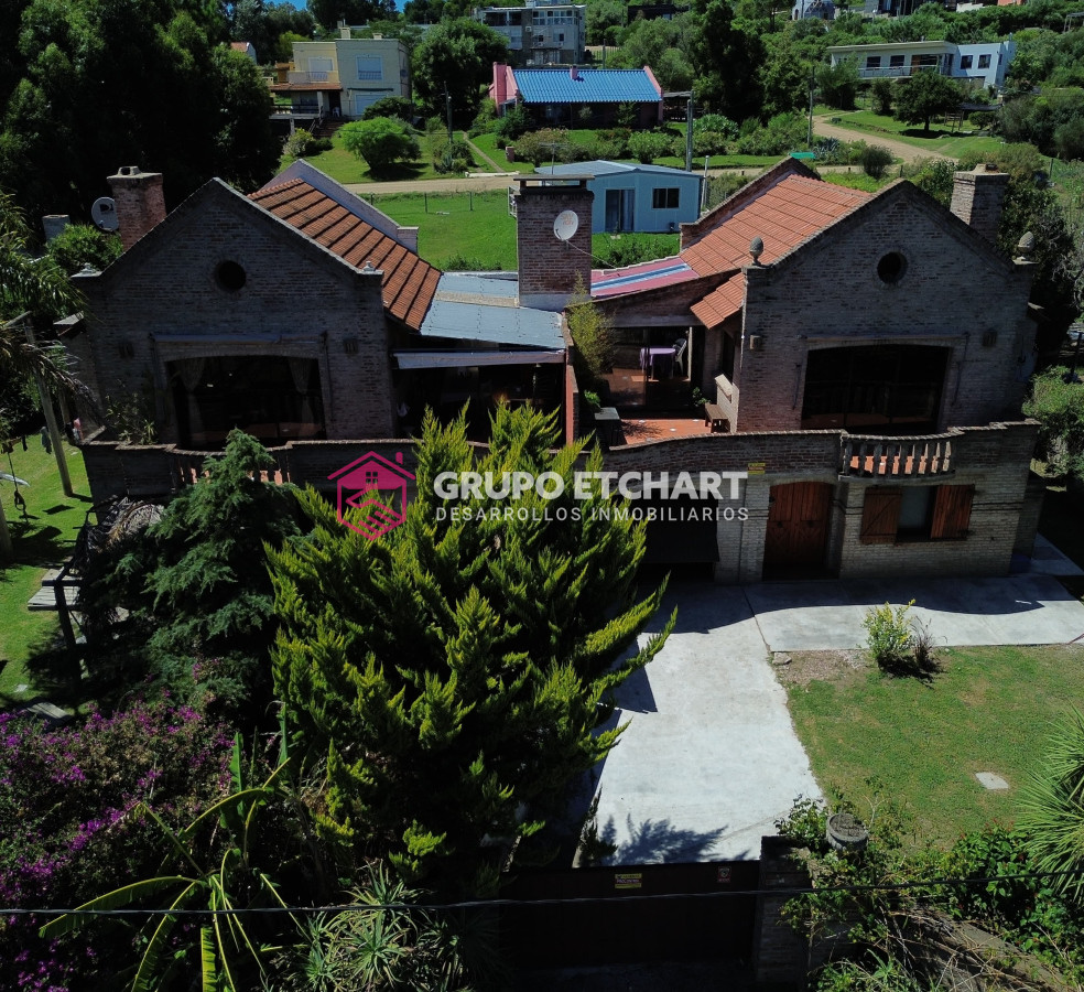Casa ID.70 - En venta dos casas gemelas en Piriápolis 6 dormitorios y 4 baños.