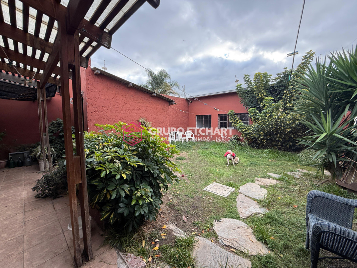 Casa ID.230 - EN VENTA casa 2 dormitorios, garage para 12 vehiculos!!!
