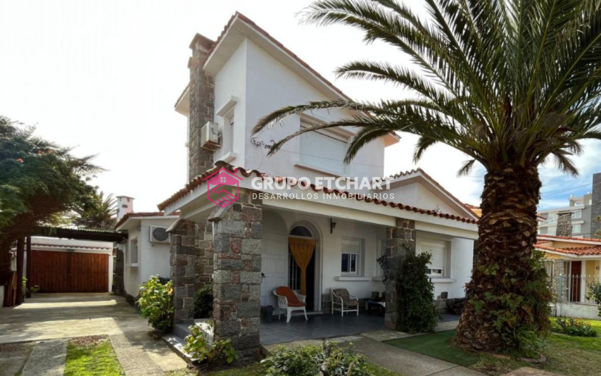 Casa ID.28 - Casa en venta Piriápolis 4 dormitorios y 3 baños.