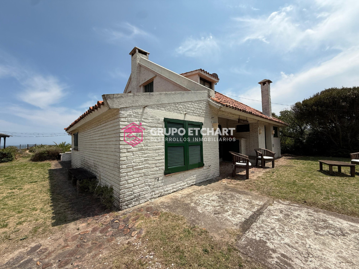 Casa ID.228 - casa en venta. 5 dormitorios y 3 baños.