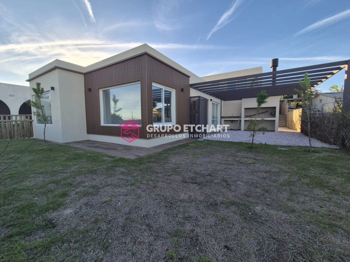 Casa ID.215 - Casa en venta Piriápolis 2 dormitorios 1 baño.