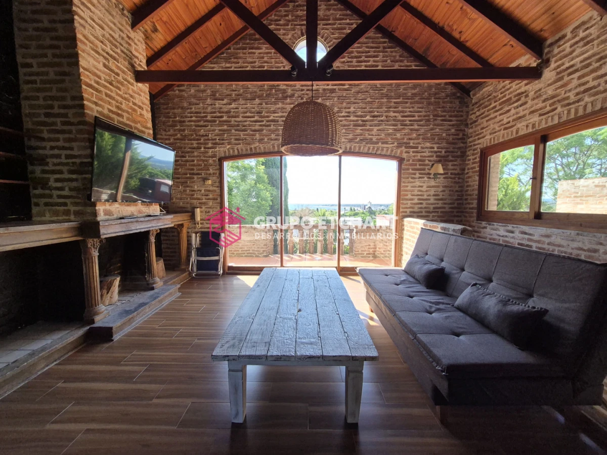 Casa ID.68 - Casa en venta Piriápolis 3 dormitorios y 2 baños.