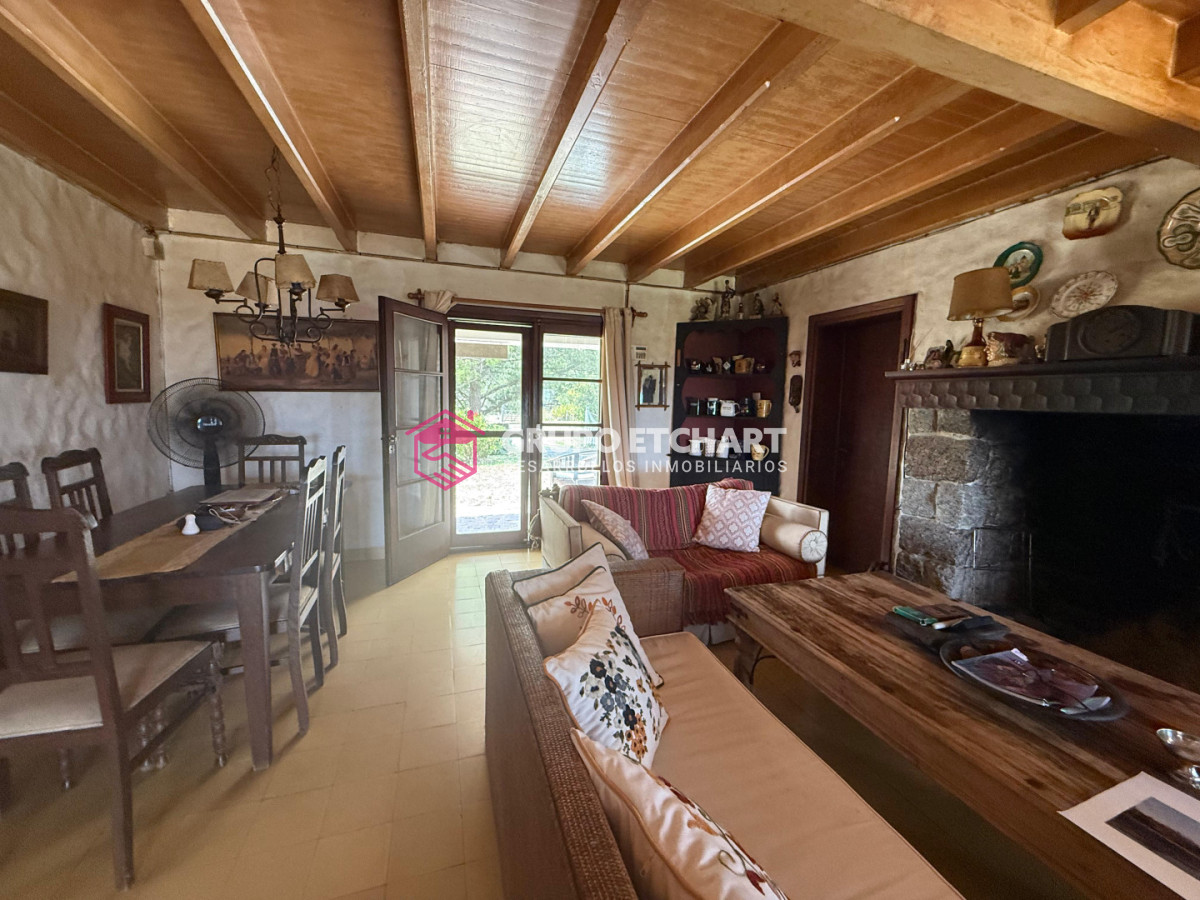 Casa ID.228 - casa en venta. 5 dormitorios y 3 baños.
