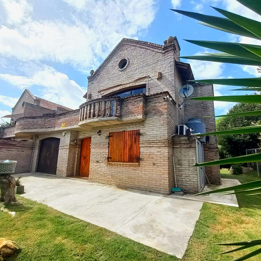 Casa en venta Piriápolis 3 dormitorios y 2 baños.