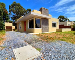 Casa en venta Piriápolis dos dormitorios y dos baños.