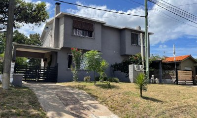 Casa en venta Piriápolis 4 dormitorios  2 baños.