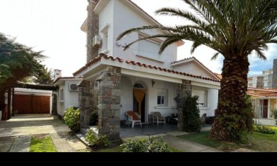 Casa en venta Piriápolis 4 dormitorios y 3 baños.