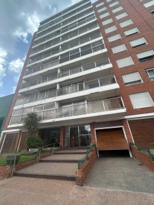 EN VENTA! APARTAMENTO DE CATEGORIA, EXCELENTE CONSTRUCCIÒN!