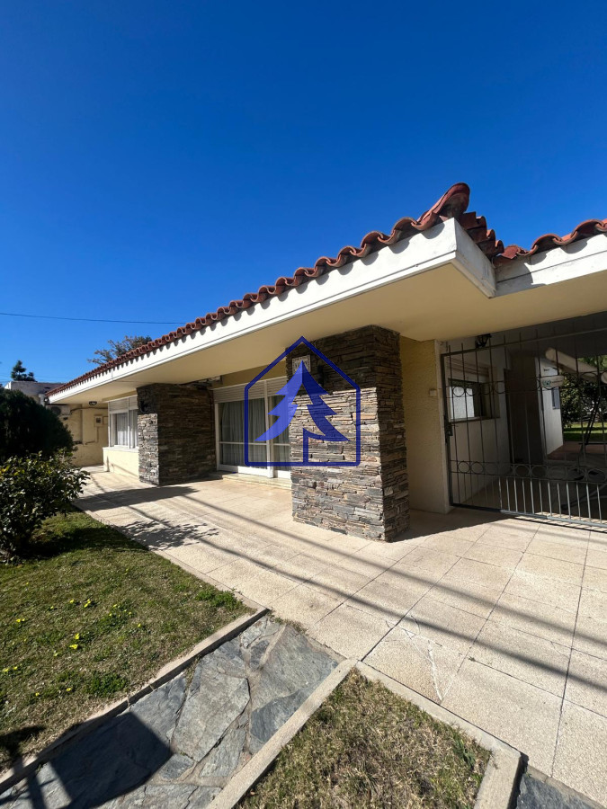 Casa ID.29 - EXCELENTE CHALET EN CENTRO DE ATLANTIDA
