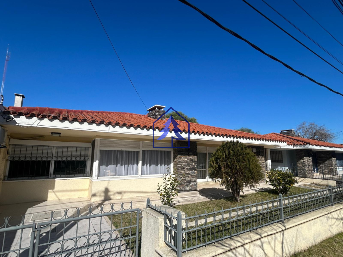 Casa ID.29 - EXCELENTE CHALET EN CENTRO DE ATLANTIDA