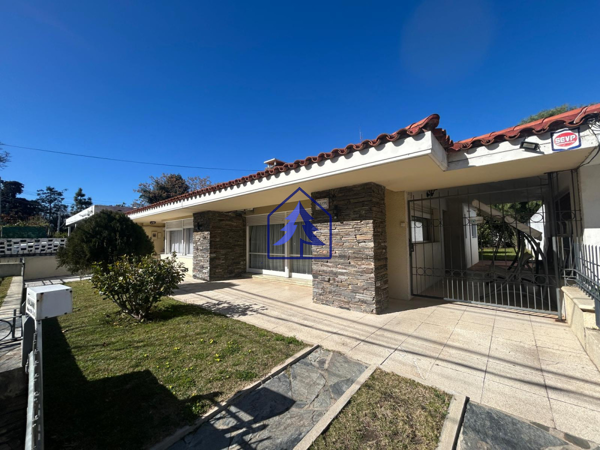Casa ID.29 - EXCELENTE CHALET EN CENTRO DE ATLANTIDA