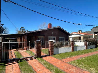 Hermosa Casa En Parque Del Plata, A 1 Cuadra De La Playa