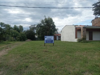 En venta! Excelente terreno a metros del mar!!
