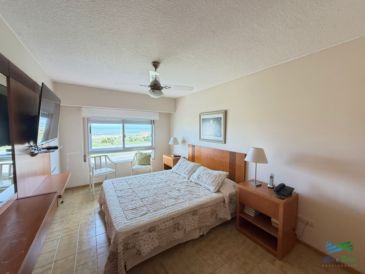 Apartamento ID.5753 - En venta apartamento 2 dormitorios vista al mar en playa Brava, Punta del Este.