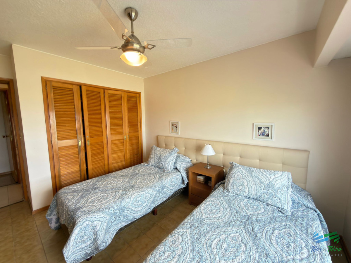 Apartamento ID.5753 - En venta apartamento 2 dormitorios vista al mar en playa Brava, Punta del Este.