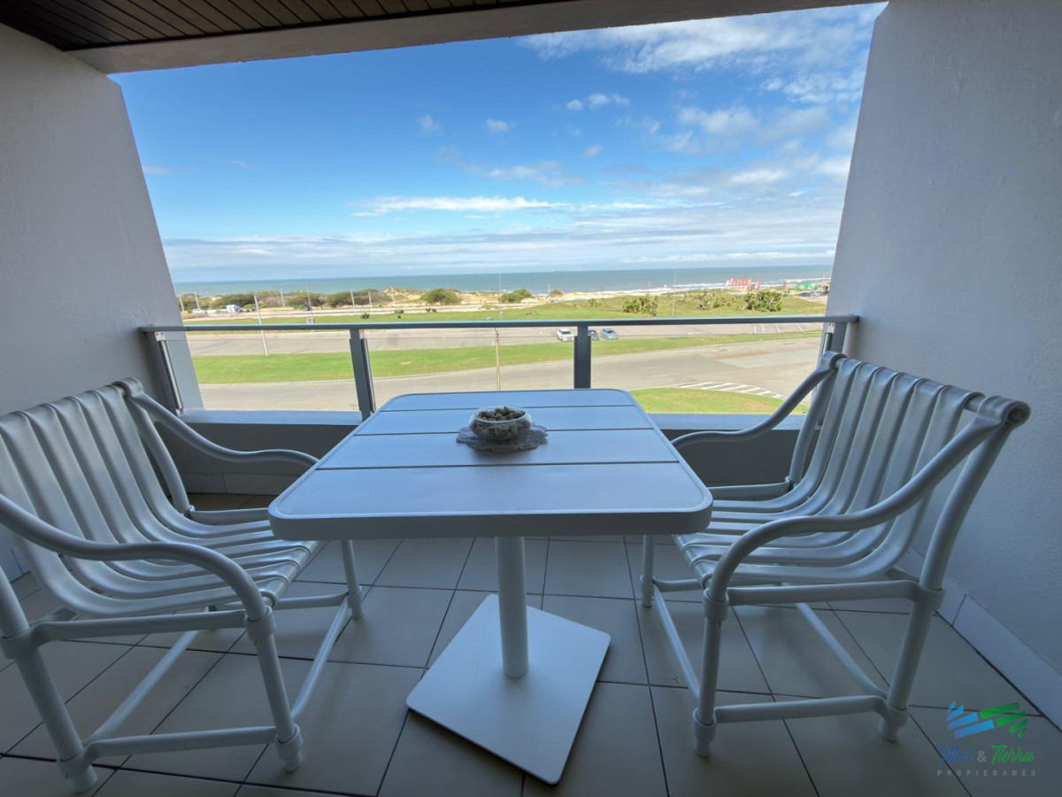 Apartamento ID.5753 - En venta apartamento 2 dormitorios vista al mar en playa Brava, Punta del Este.