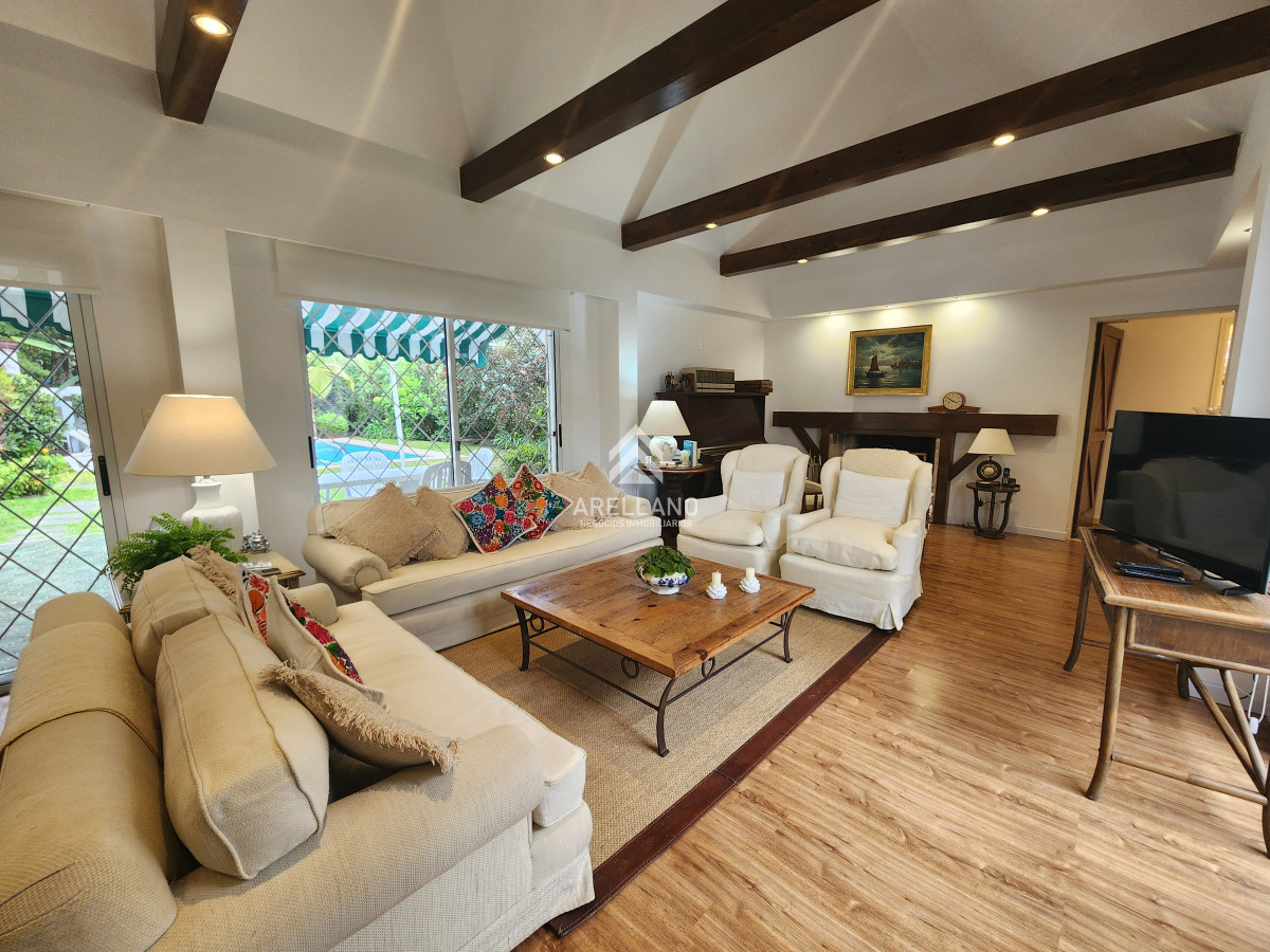 Casa ID.5453 - Venta casa 4 dormitorios 